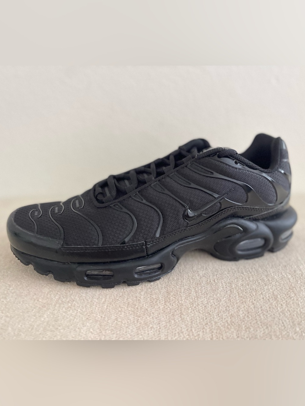 Size 10 - Nike Air Max Plus 'Triple Black' 604133-050 Men's BRAND NEW